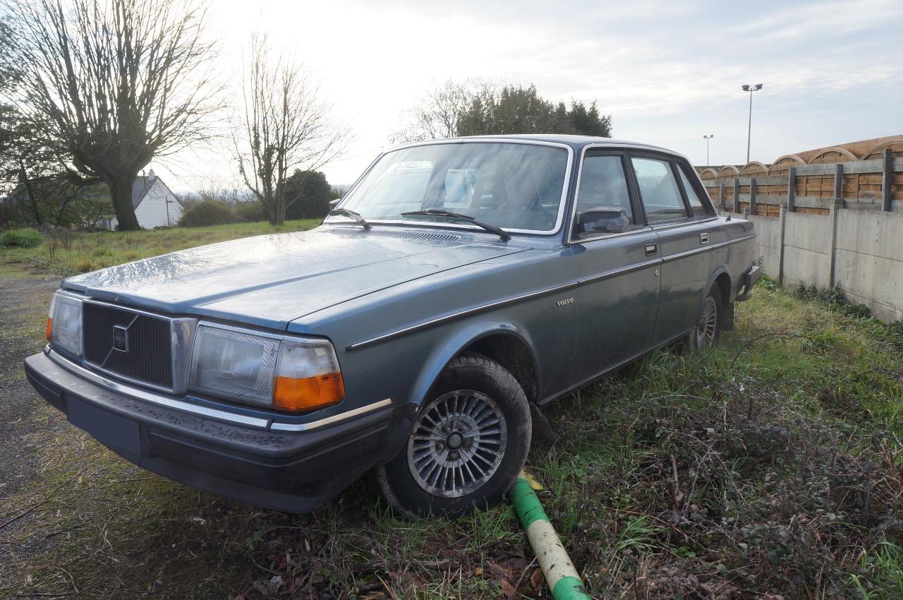 VOLVO 240 GLE - 1983 LesAnciennes.com