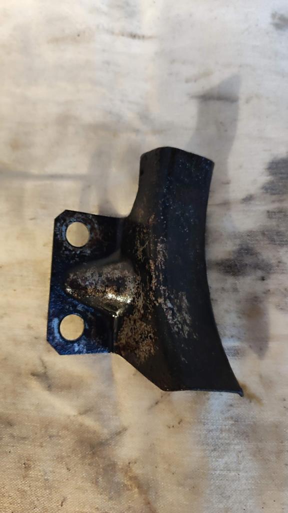 Butée roue de secours Renault R8 R10 LesAnciennes.com