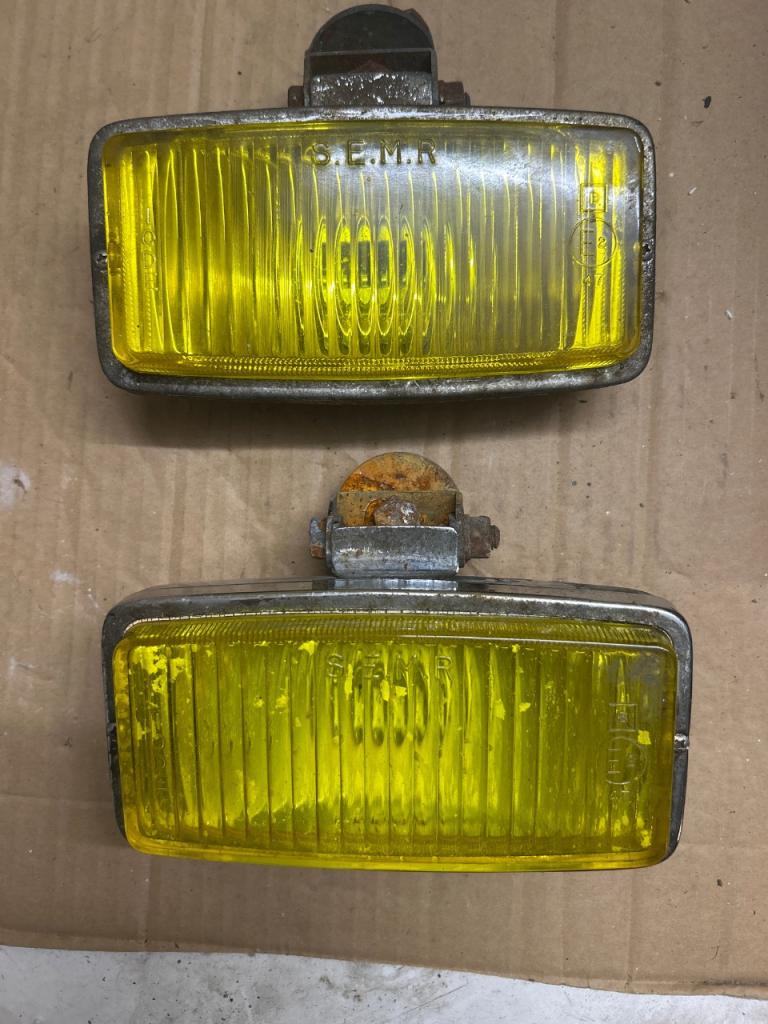 Paire de phares antibrouillards jaune SEMR Iode LesAnciennes.com