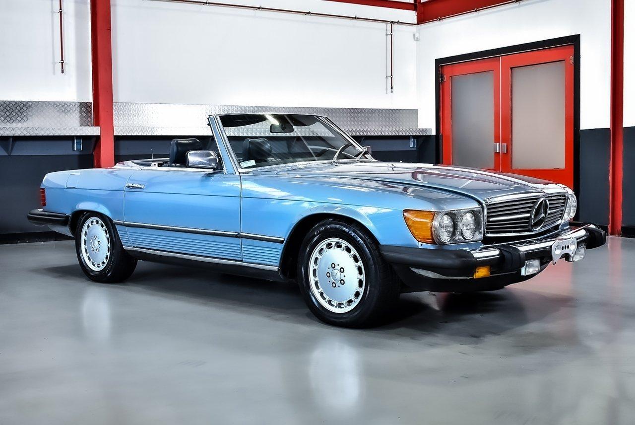 1985 Mercedes-Benz R107 380SL Convertible 3,8L V8 LesAnciennes.com