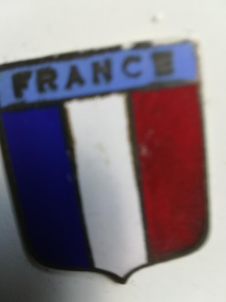 Ecusson F France LesAnciennes.com