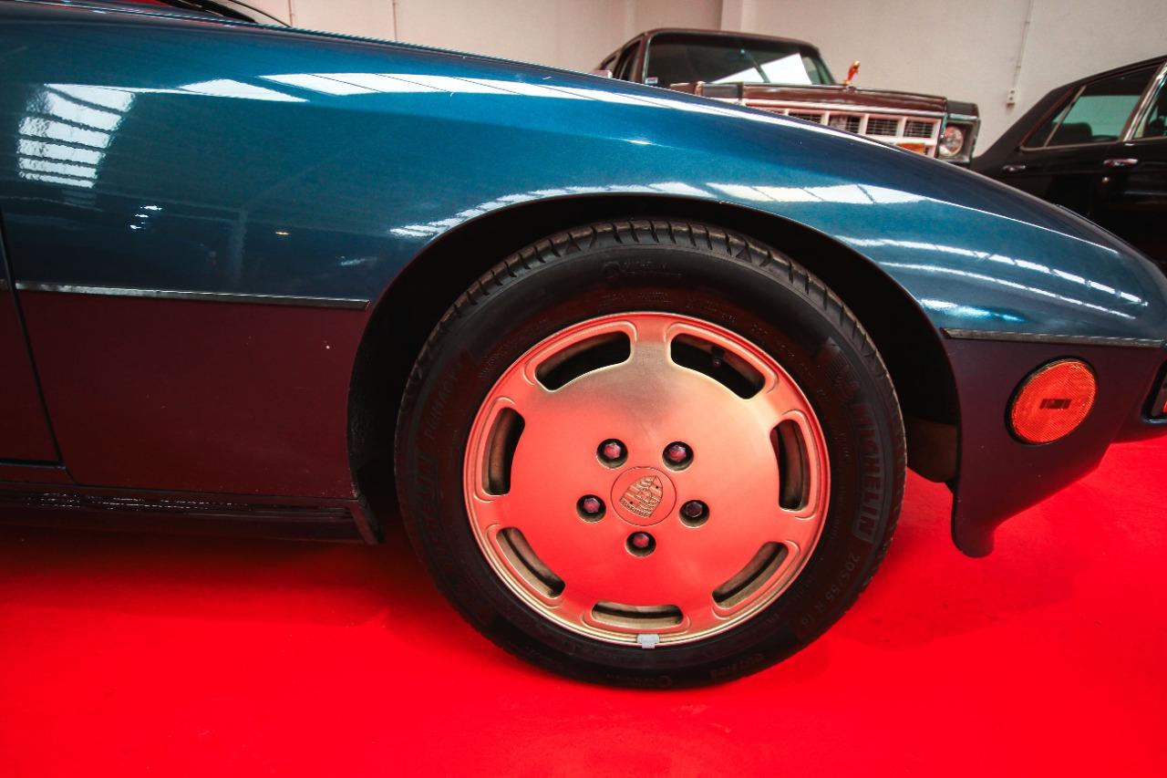 PORSCHE 924 Turbo - 1980 LesAnciennes.com