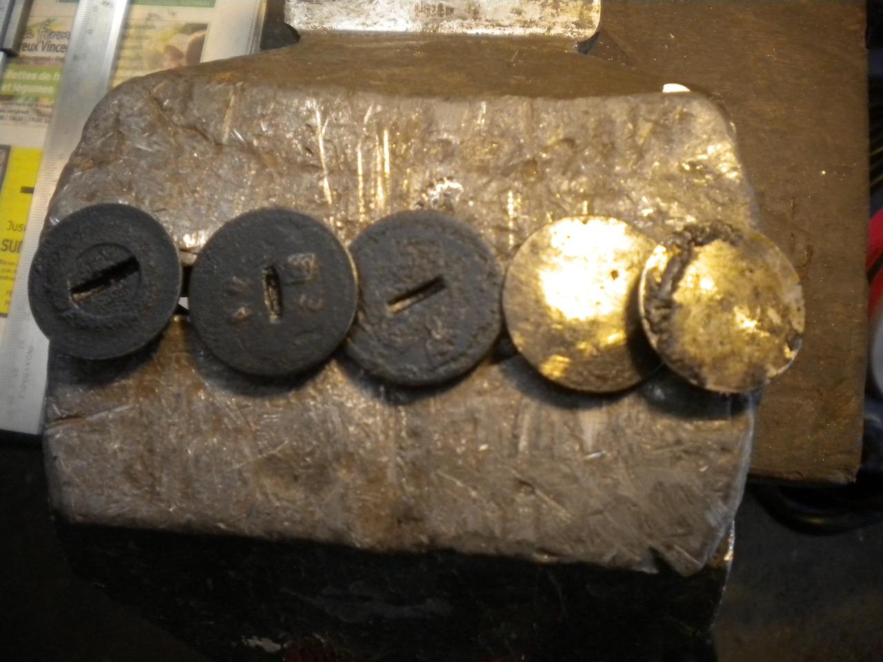 Pièces LOT 14 SOUPAPES moteur ancien moto auto LesAnciennes.com