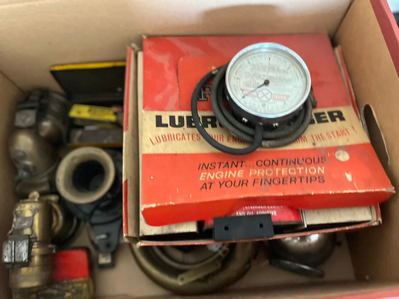 Déco de garage des années 70 LesAnciennes.com