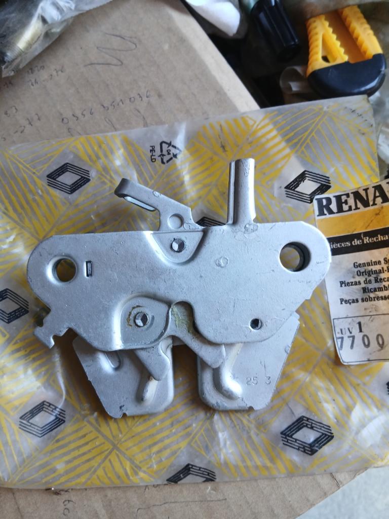 Gache RENAULT Clio LesAnciennes.com