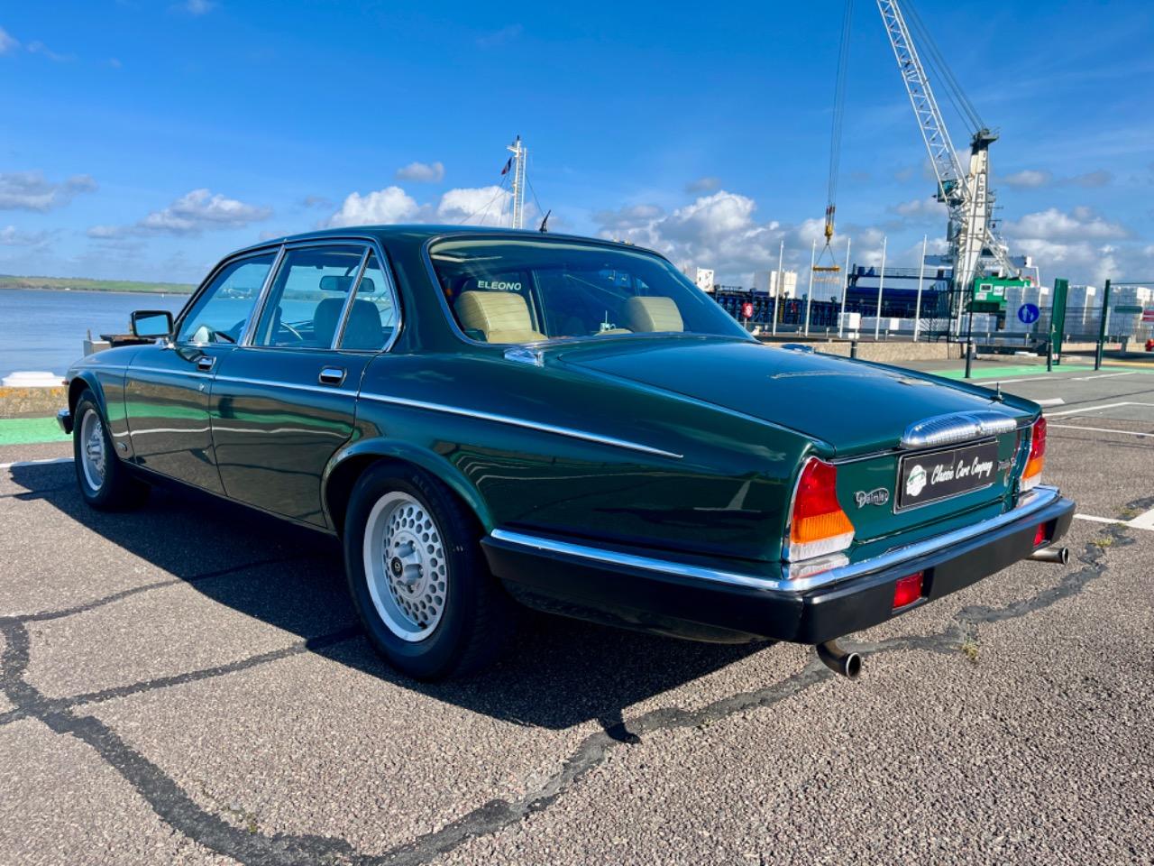 DAIMLER Double Six Serie III - 1989 LesAnciennes.com