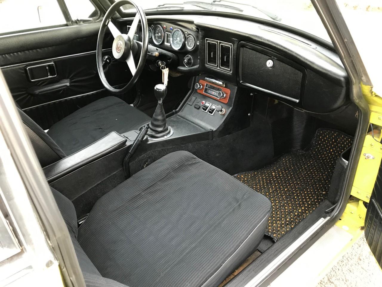 MG MGB - 1975 LesAnciennes.com