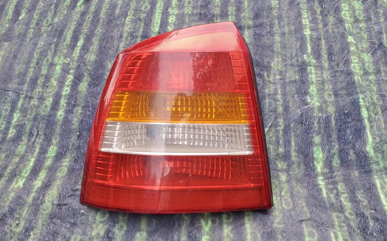 Feu arrière gauche OPEL ASTRA G très bon état. LesAnciennes.com