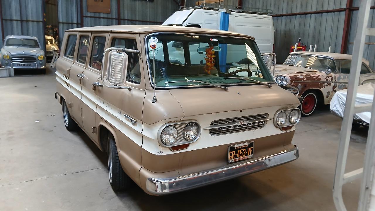 CHEVROLET Corvair Greenbrier - 1966 LesAnciennes.com