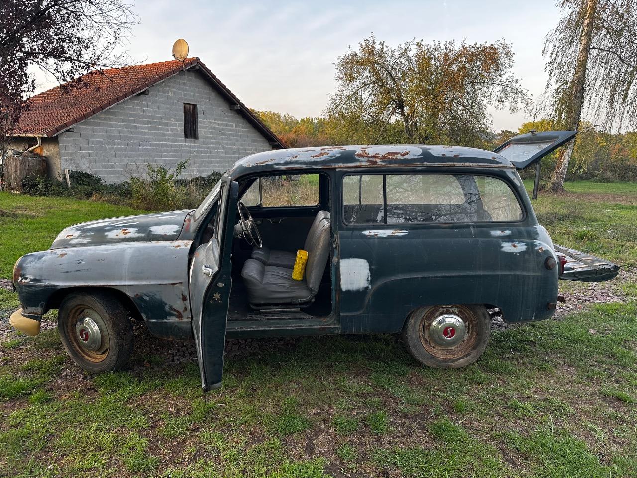 SIMCA Aronde Châtelaine canadienn - 1955 LesAnciennes.com