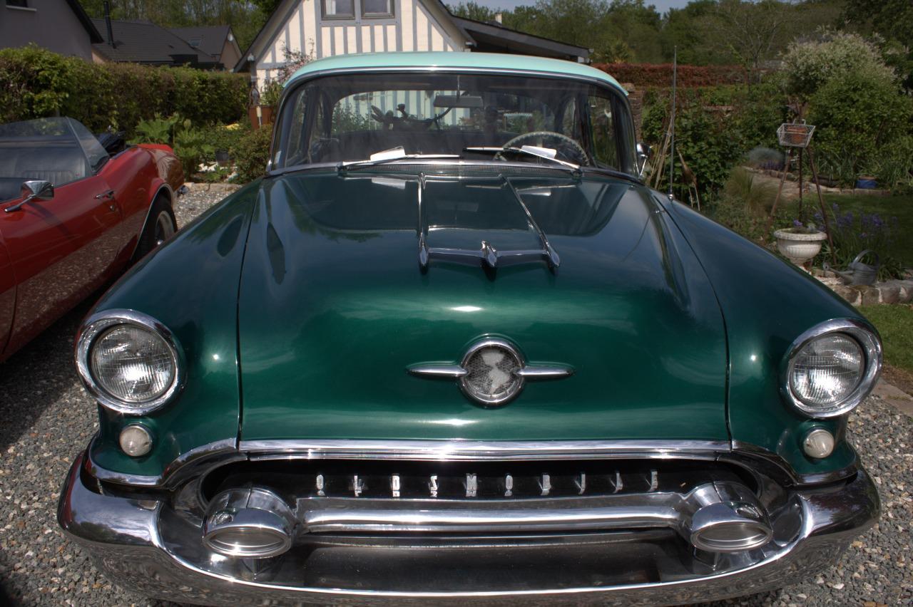 OLDSMOBILE 88 COUPE SEDAN - 1955 LesAnciennes.com