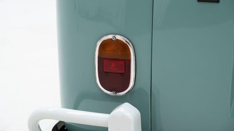VOLKSWAGEN T1 Kombi 21 Windows - 1964 LesAnciennes.com