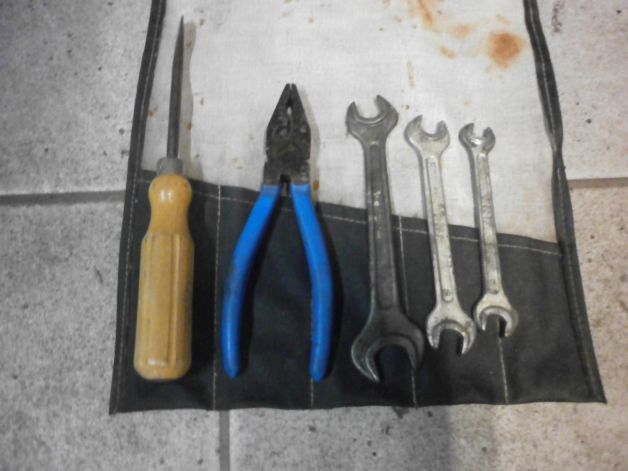 Trousse outils secours pour véhicule LesAnciennes.com