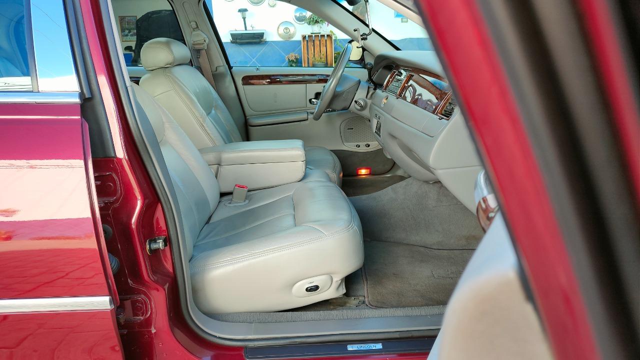 LINCOLN Town Car CARTIER EDITION - 1998 LesAnciennes.com
