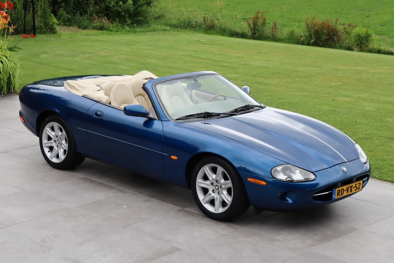 JAGUAR XK8 Convertible - 1997 LesAnciennes.com
