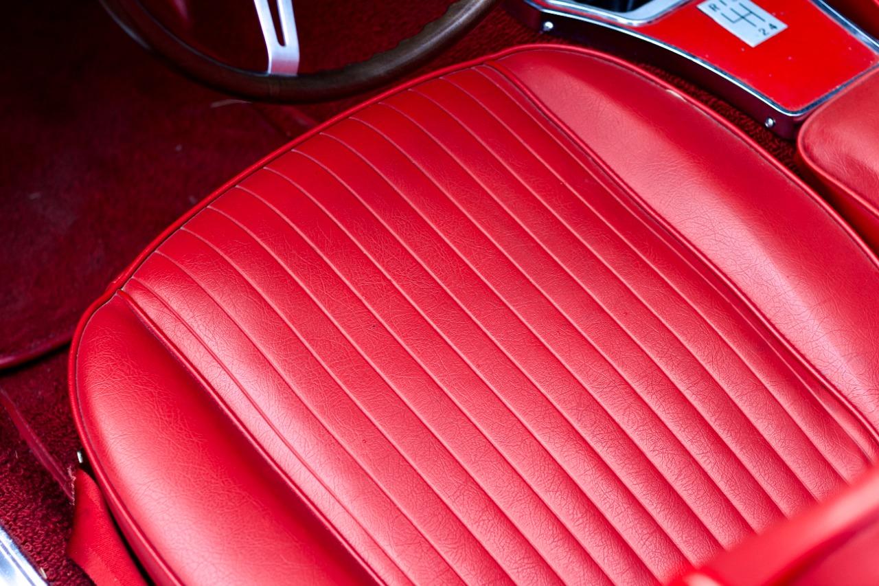 CHEVROLET Corvette C2 CABRIOLET - 1964 LesAnciennes.com