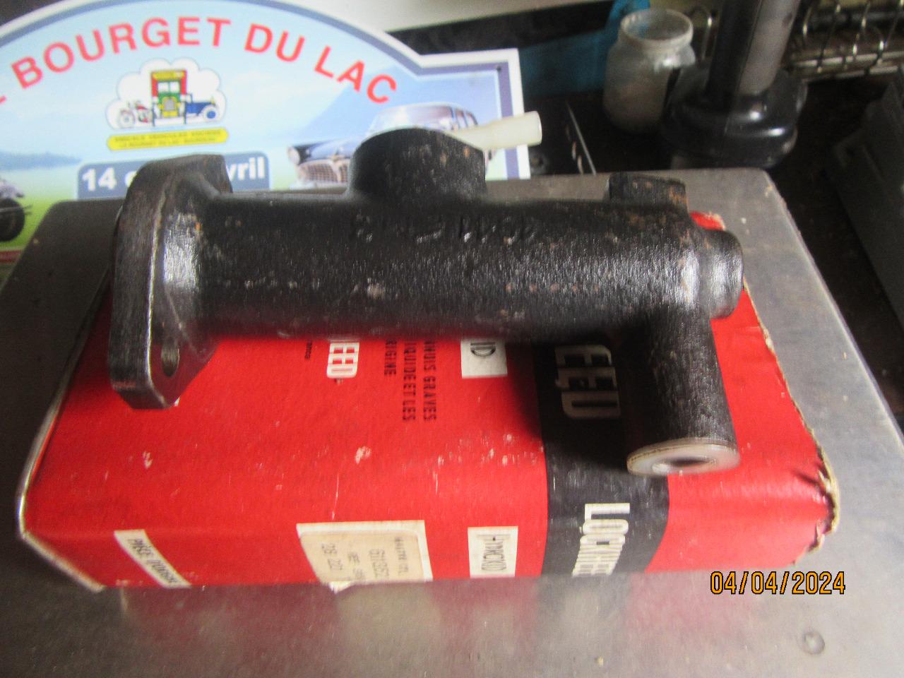 Maitre cylindre PEUGEOT 204 LesAnciennes.com