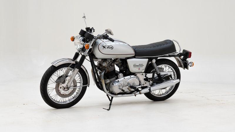 NORTON Commando 850 - 1975 LesAnciennes.com
