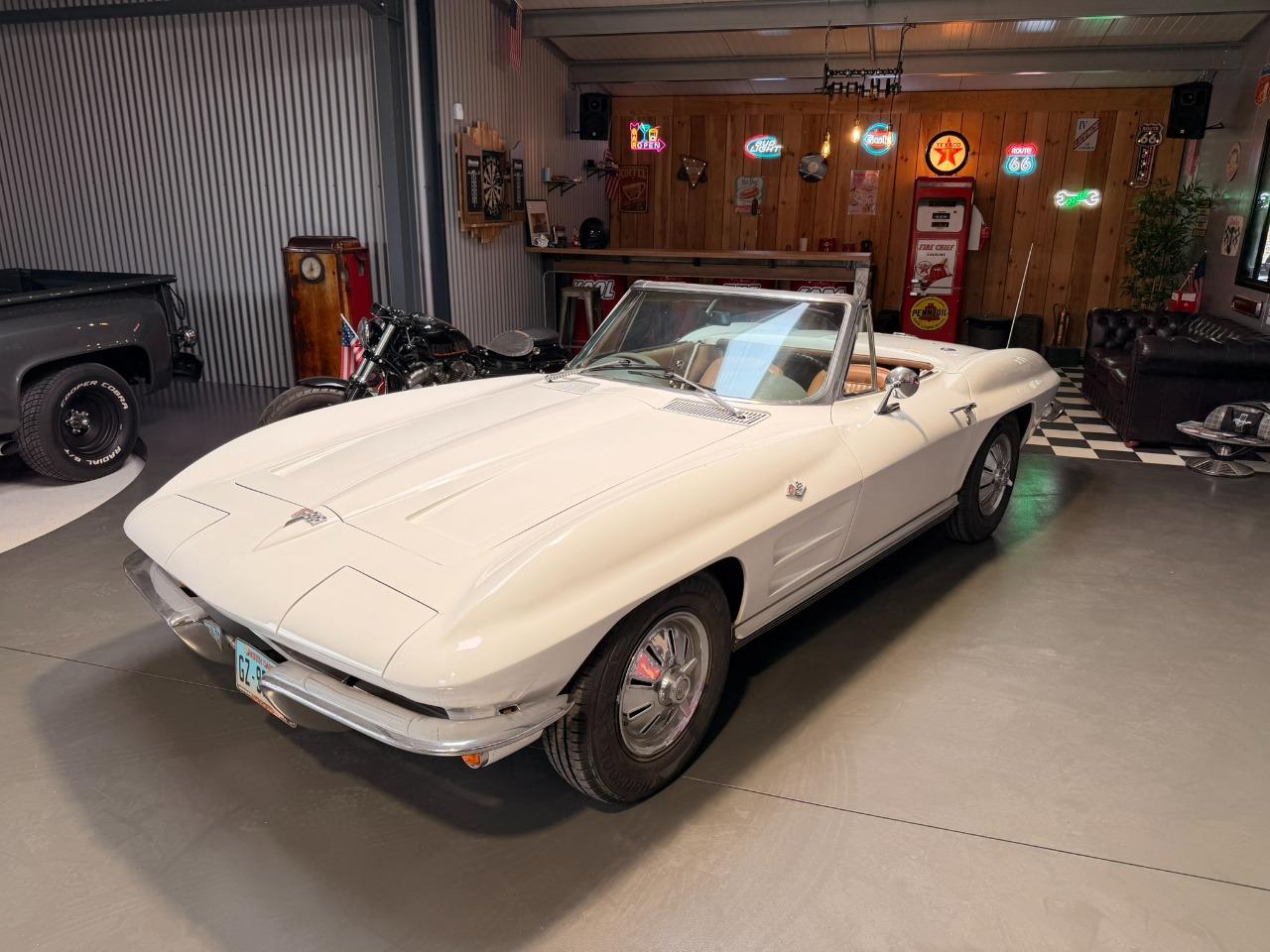 CHEVROLET Corvette Cabriolet - 1964 LesAnciennes.com