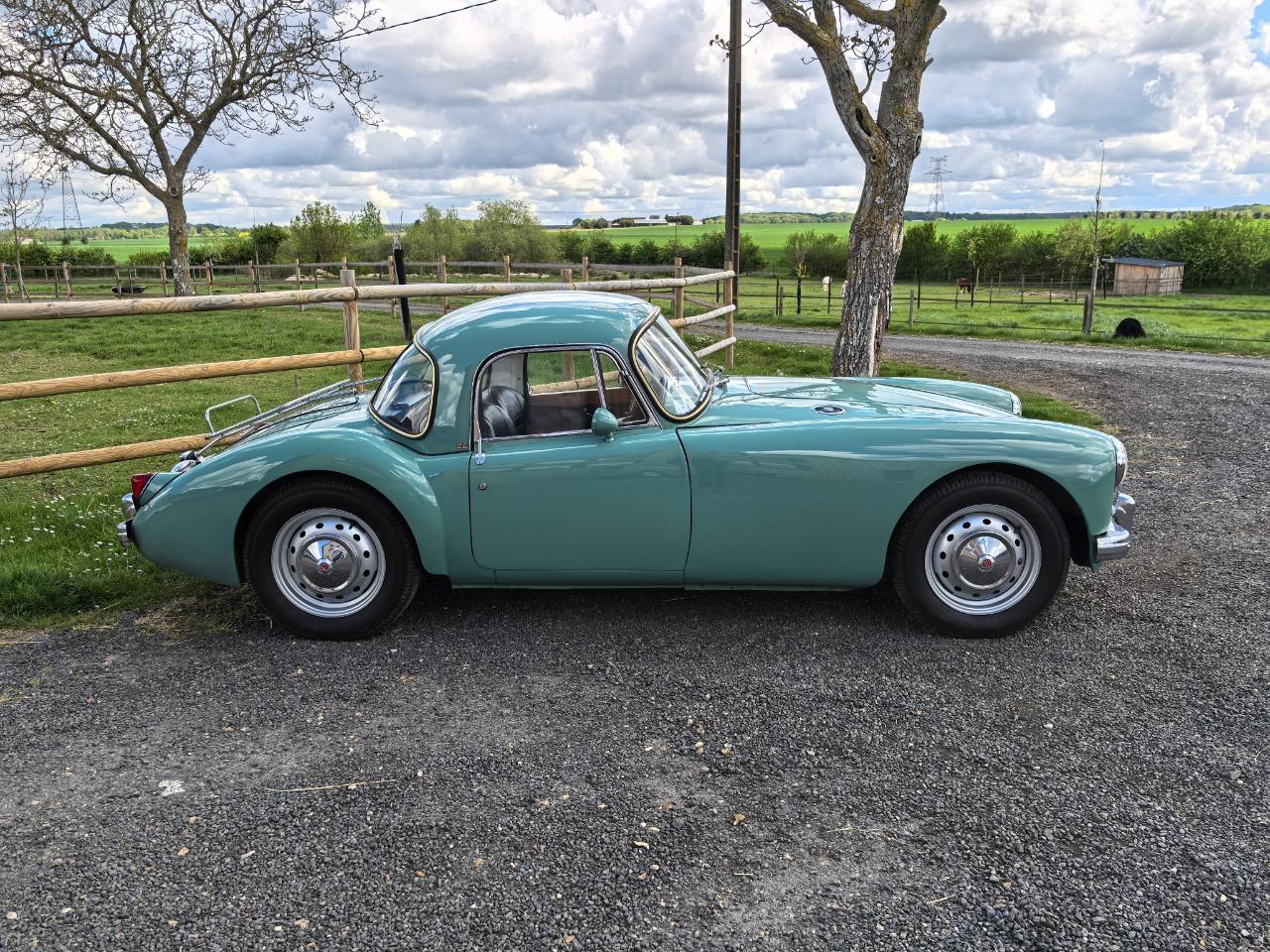 MG MGA COUPE - 1957 LesAnciennes.com