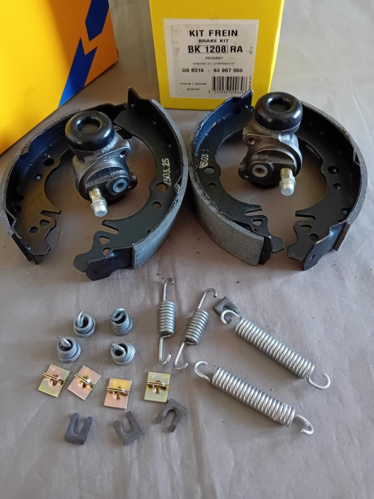 Kit de freins PEUGEOT 204 toutes LesAnciennes.com