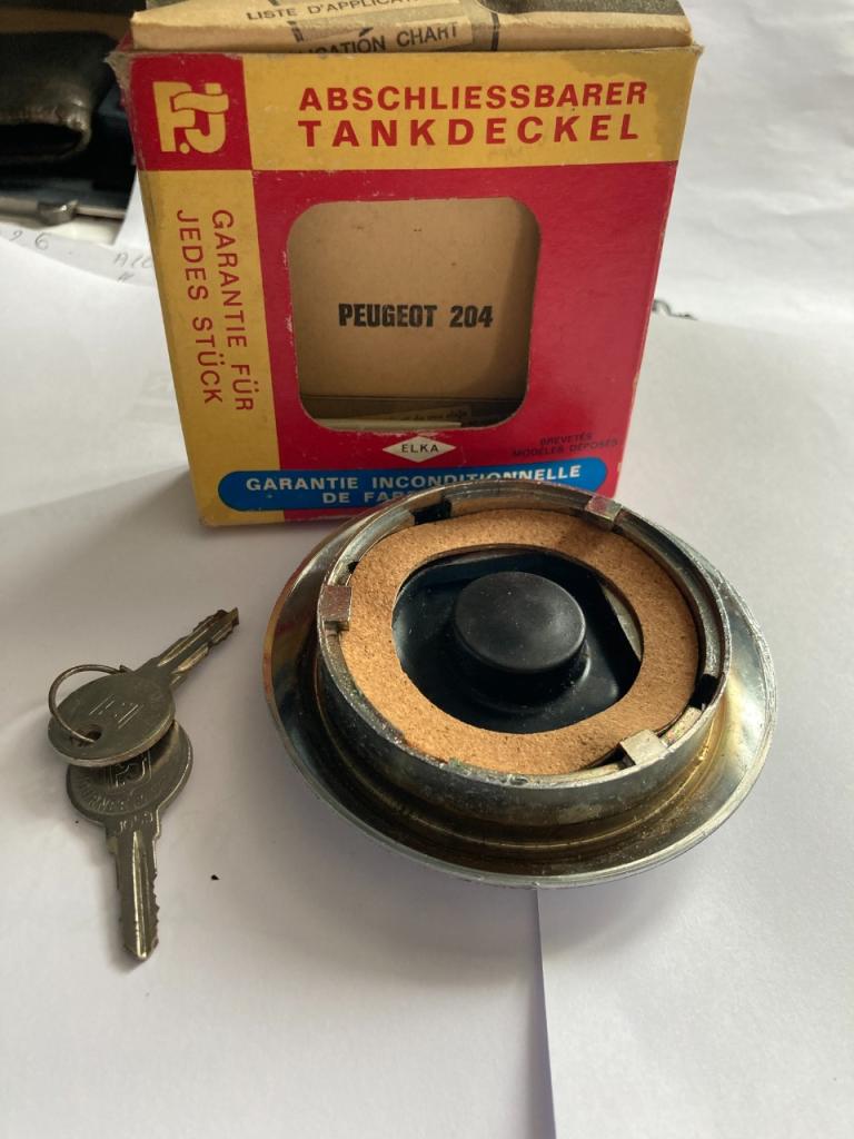Bouchon à essence chromé neuf PEUGEOT 204 t. type LesAnciennes.com
