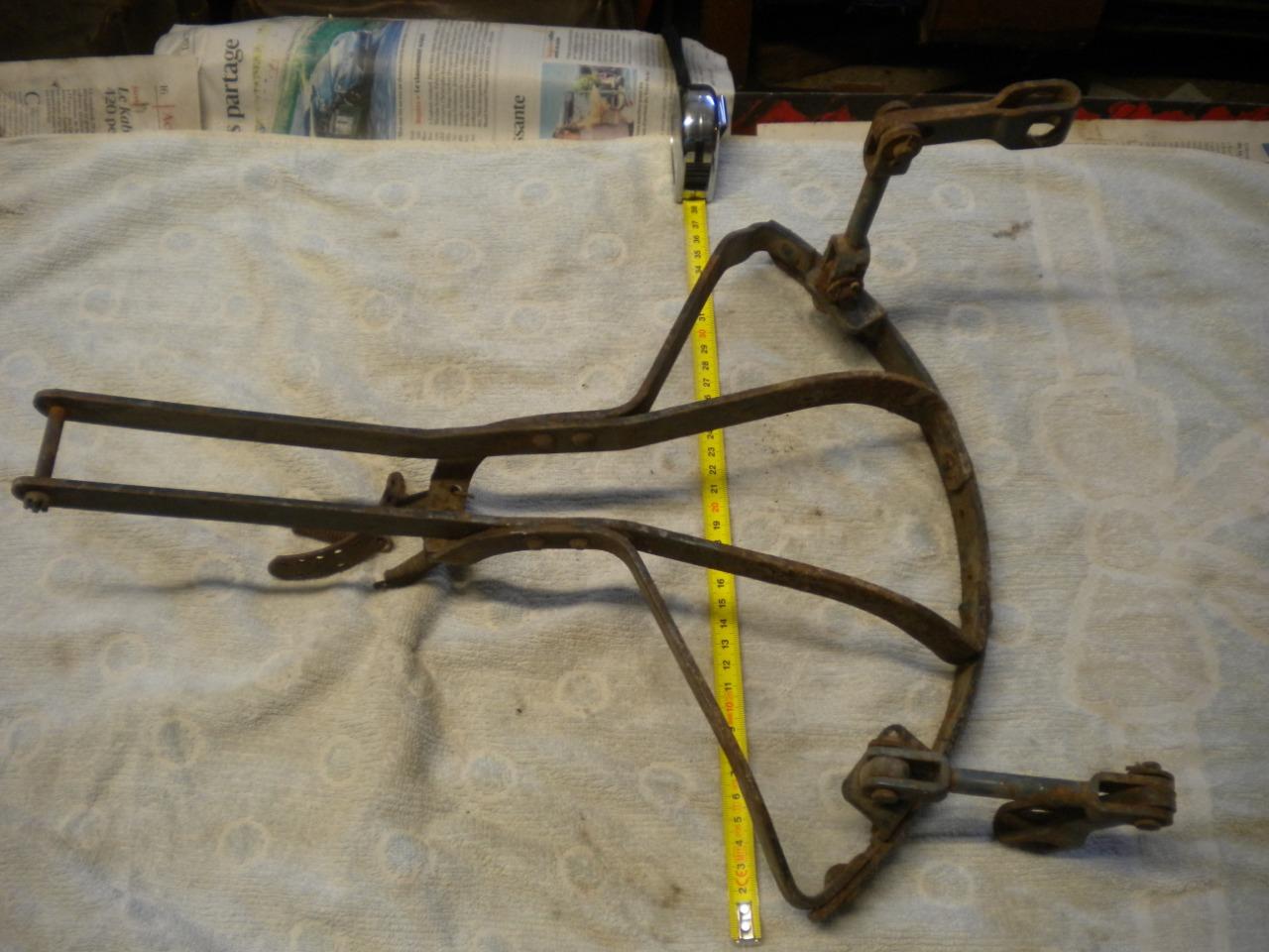 Armature MOTO ANCIENNE une armature de selle pilot LesAnciennes.com