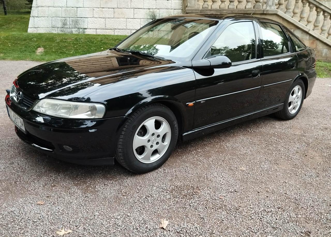OPEL Vectra B 2,5 V6 liftback - 1999 LesAnciennes.com