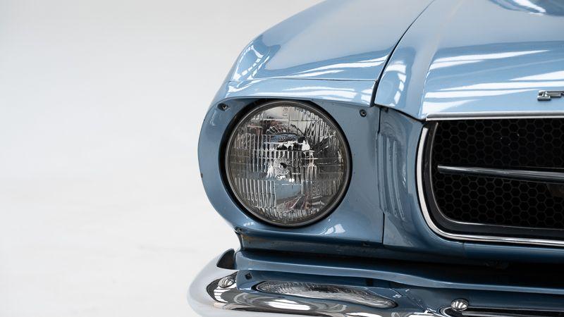 FORD Mustang - 1965 LesAnciennes.com