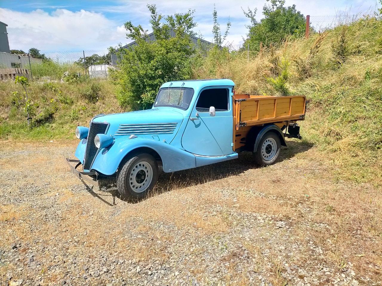 RENAULT NOVAQUATRE PLATEAU - 1938 LesAnciennes.com