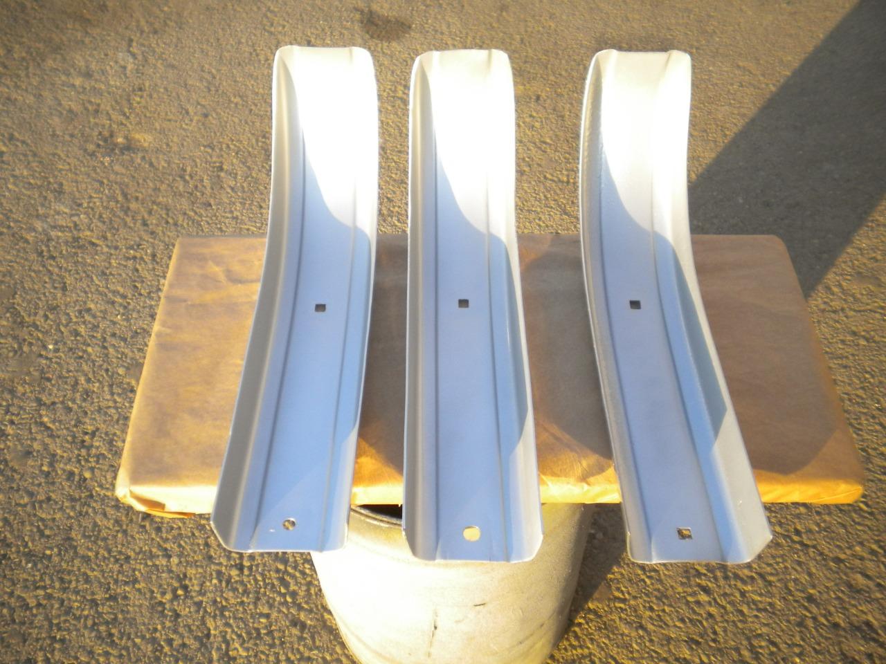 Crosses de pare choc r8 gordini r8s LesAnciennes.com