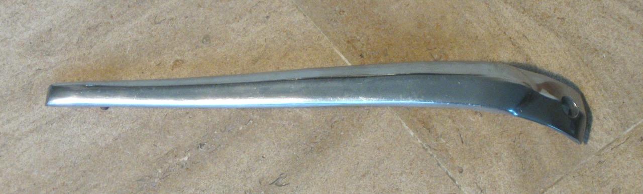 Flèche de Capot de PEUGEOT 403 LesAnciennes.com
