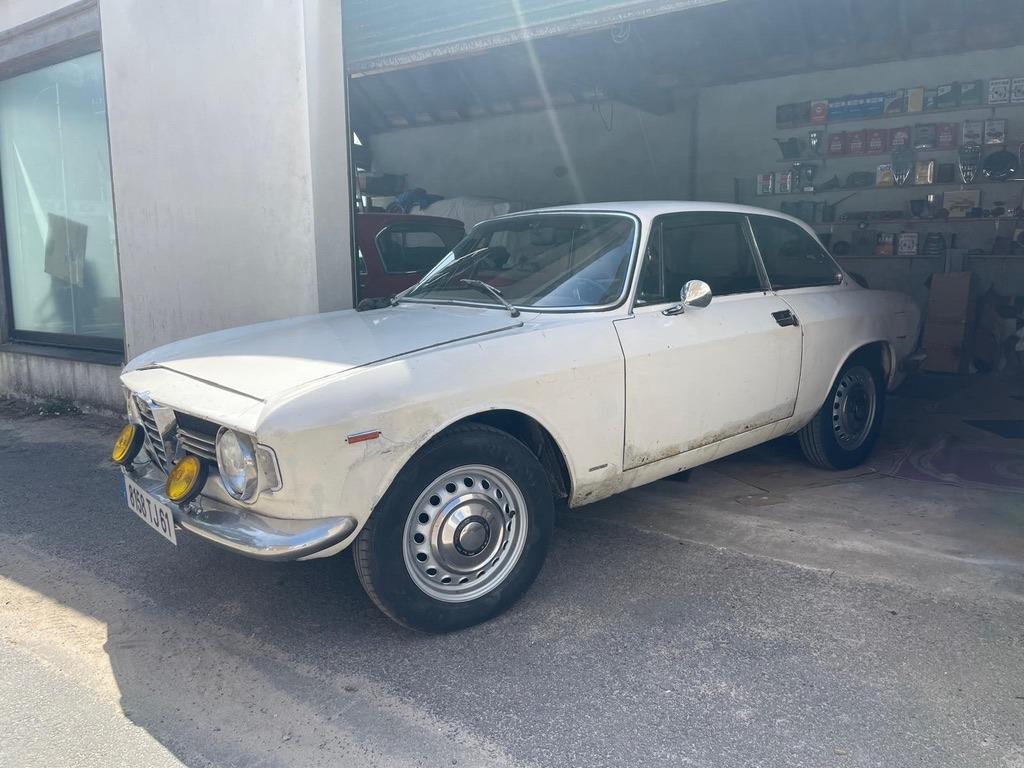 ALFA ROMEO 1600 Giulia GT Veloce - 1967 LesAnciennes.com