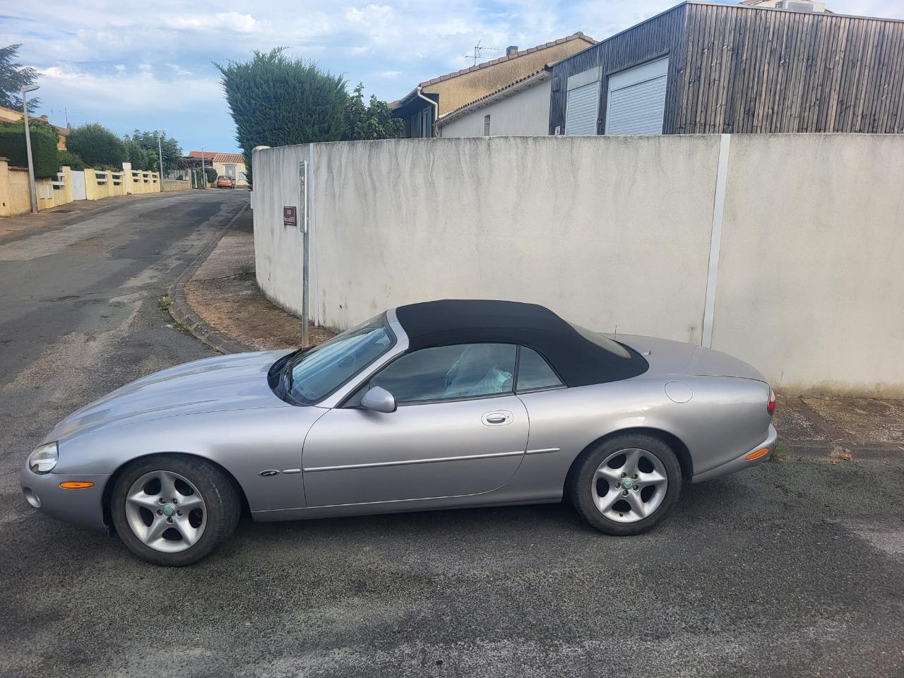 JAGUAR XK8 Cabriolet - 2001 LesAnciennes.com