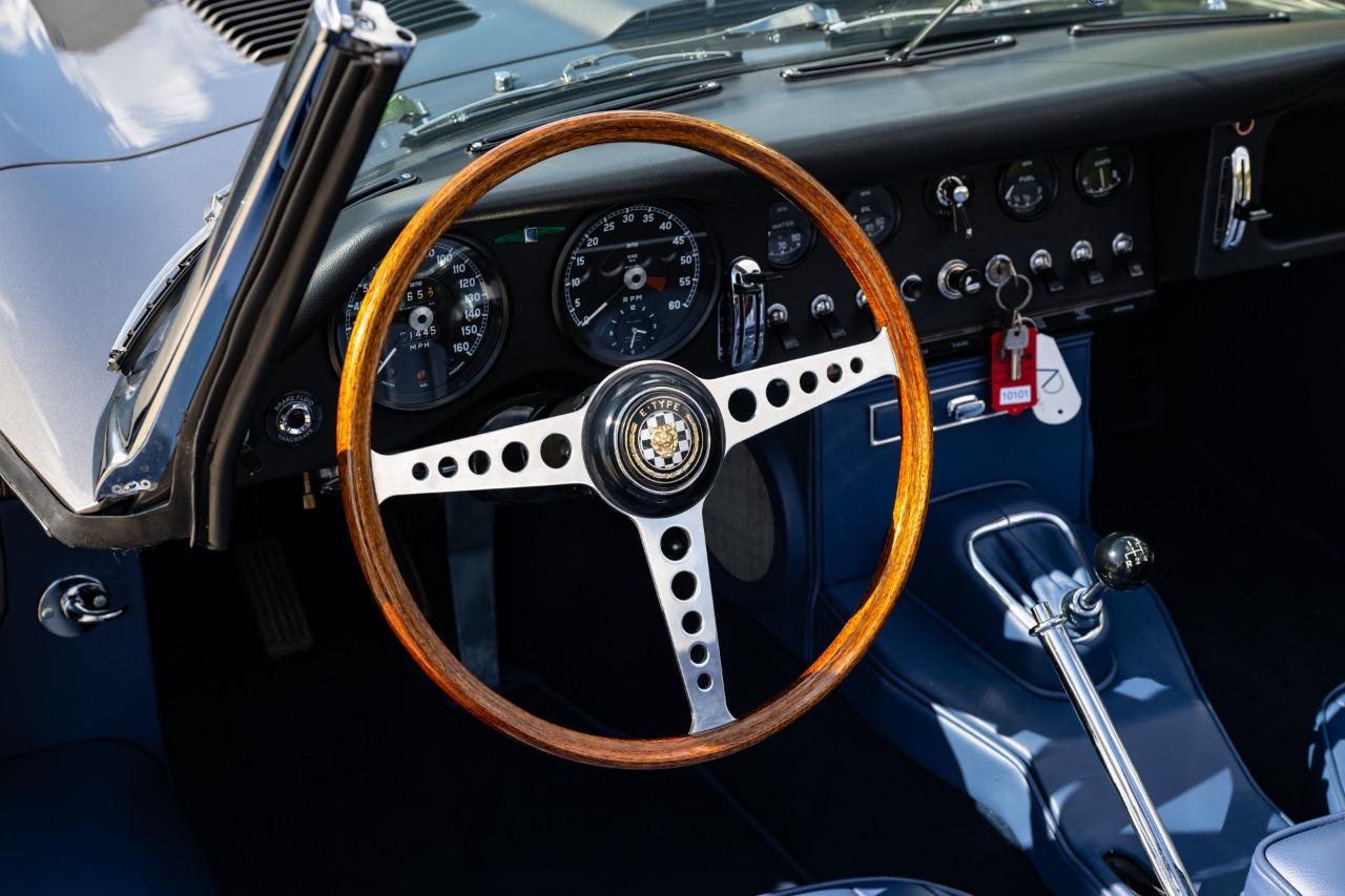 JAGUAR Type E Type E S1 Roadster - 1965 LesAnciennes.com
