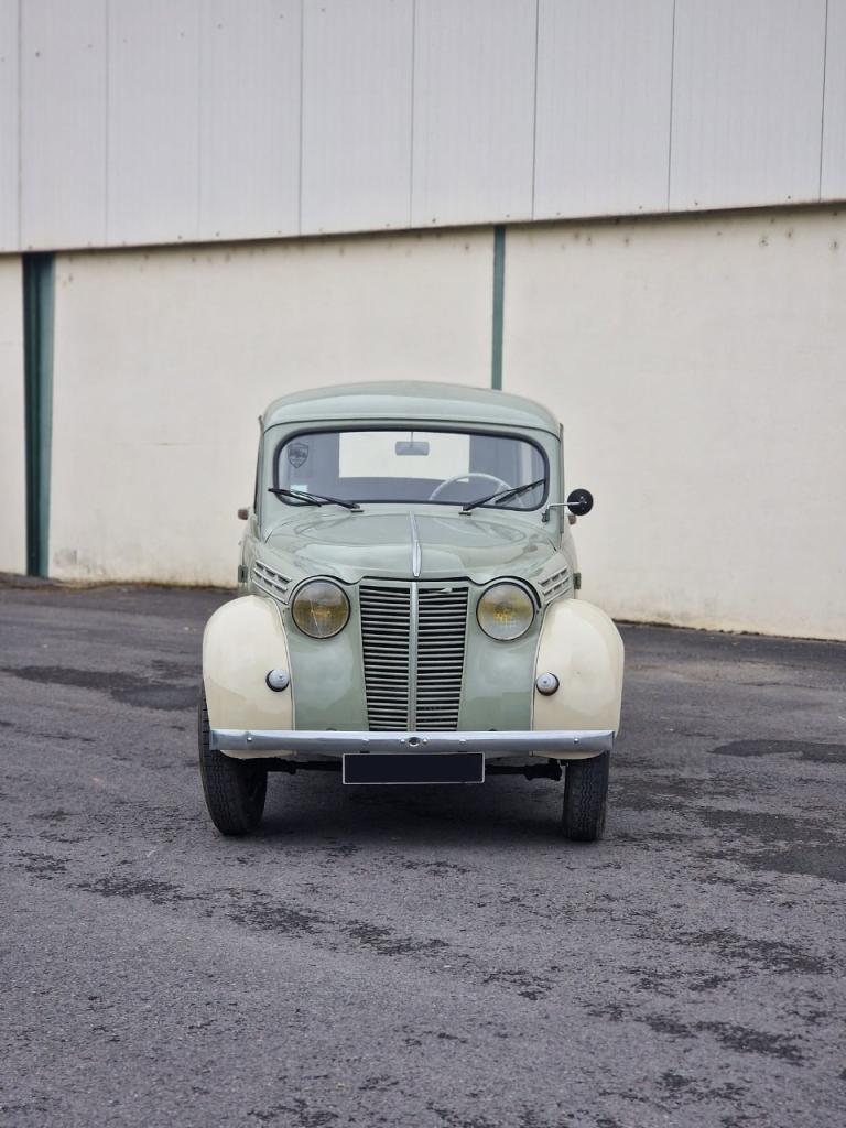 RENAULT Juvaquatre - 1955 LesAnciennes.com