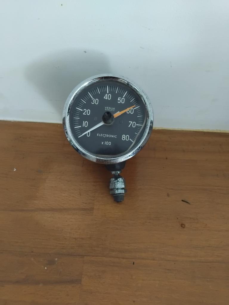 Compte-tours PEUGEOT 404 berline LesAnciennes.com