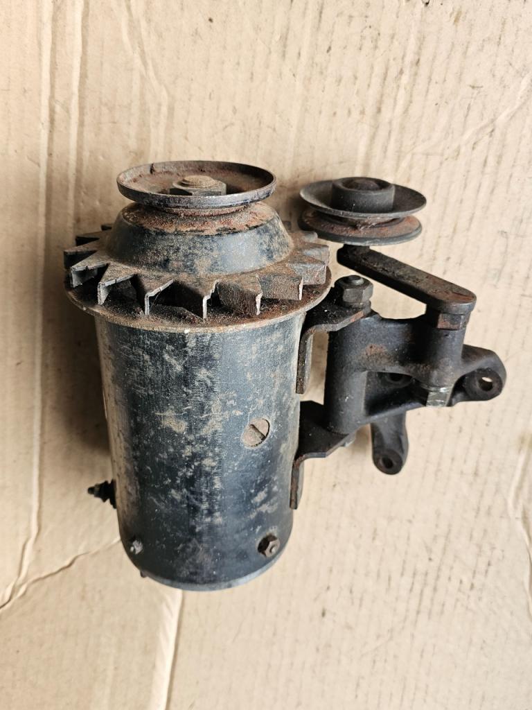 Dynamo RENAULT 4 (R4) LesAnciennes.com