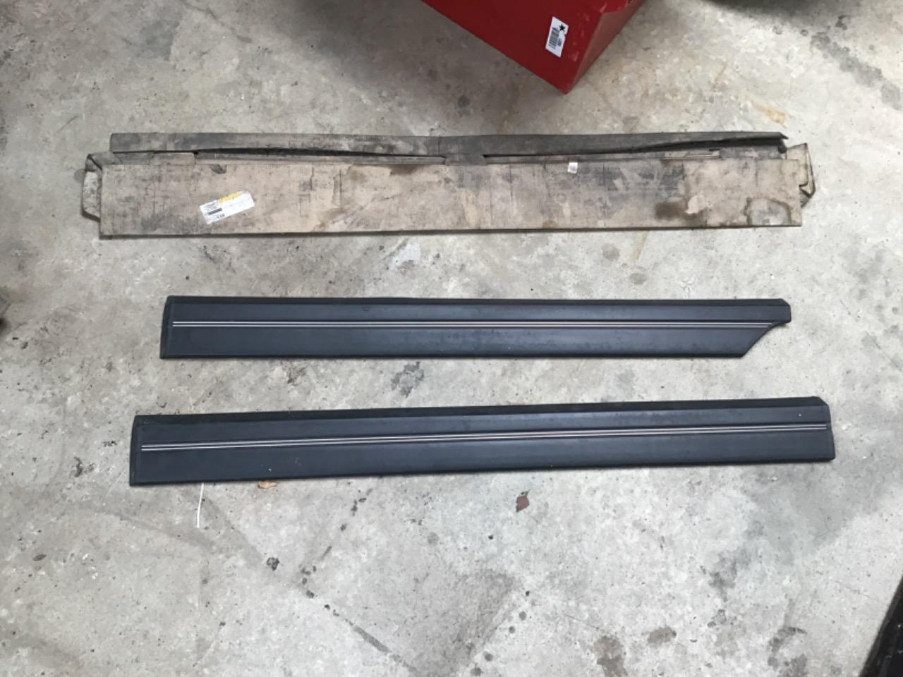 MOULURES PORTE NEUVES RENAULT 21 (R21) LesAnciennes.com