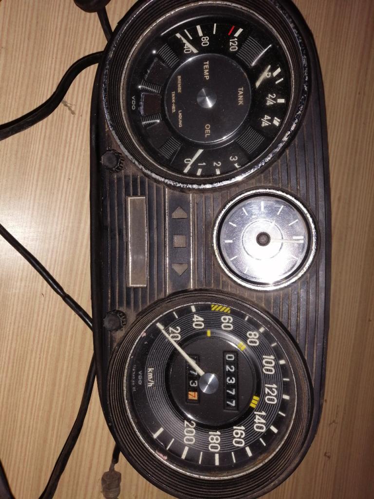 Lot de pièces MERCEDES 250 CE LesAnciennes.com