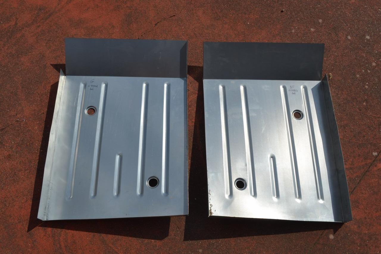 Paire planchers AV, DT/G, PEUGEOT 404, neuf LesAnciennes.com