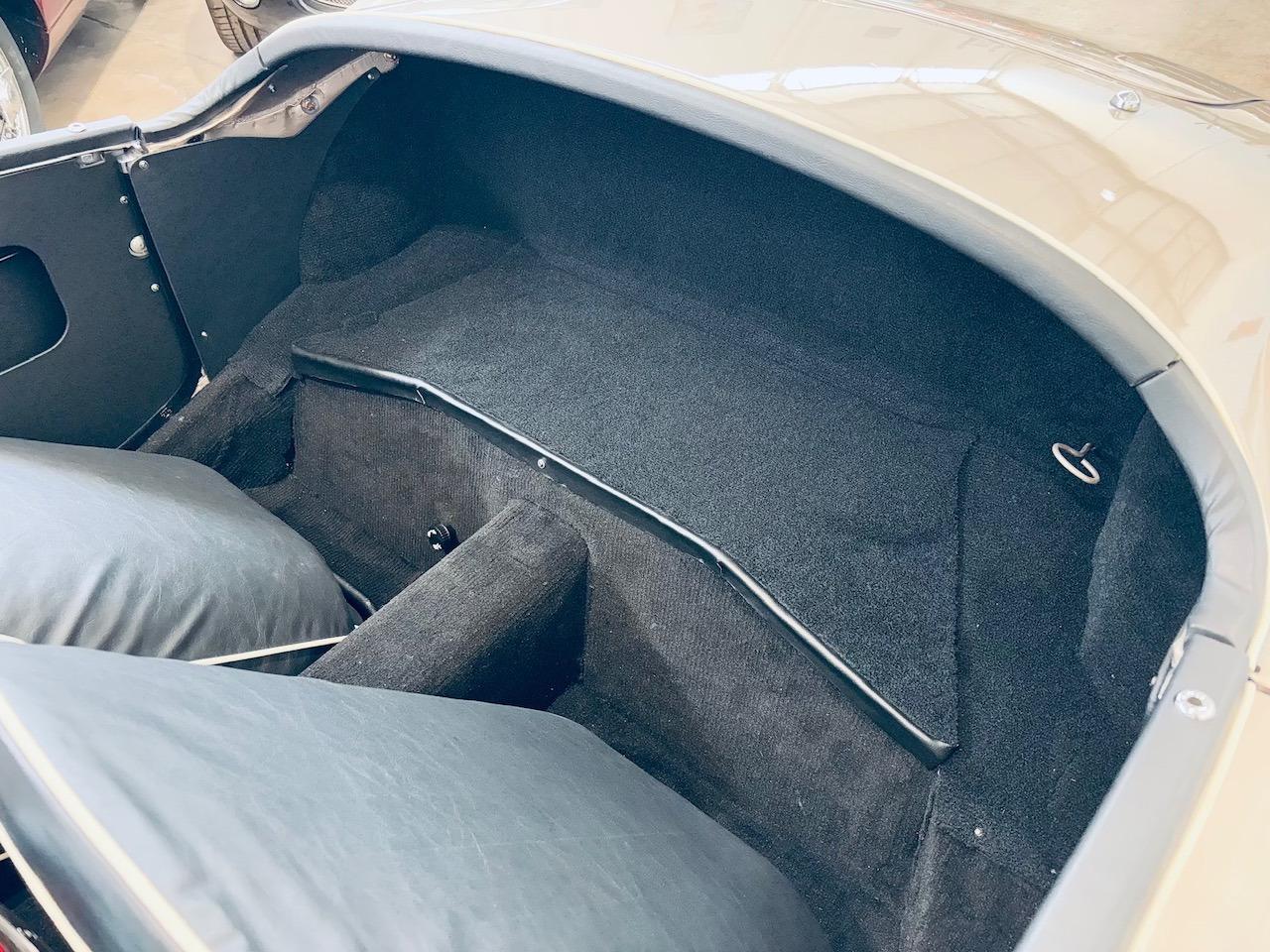 MG MGA 1500 - 1956 LesAnciennes.com