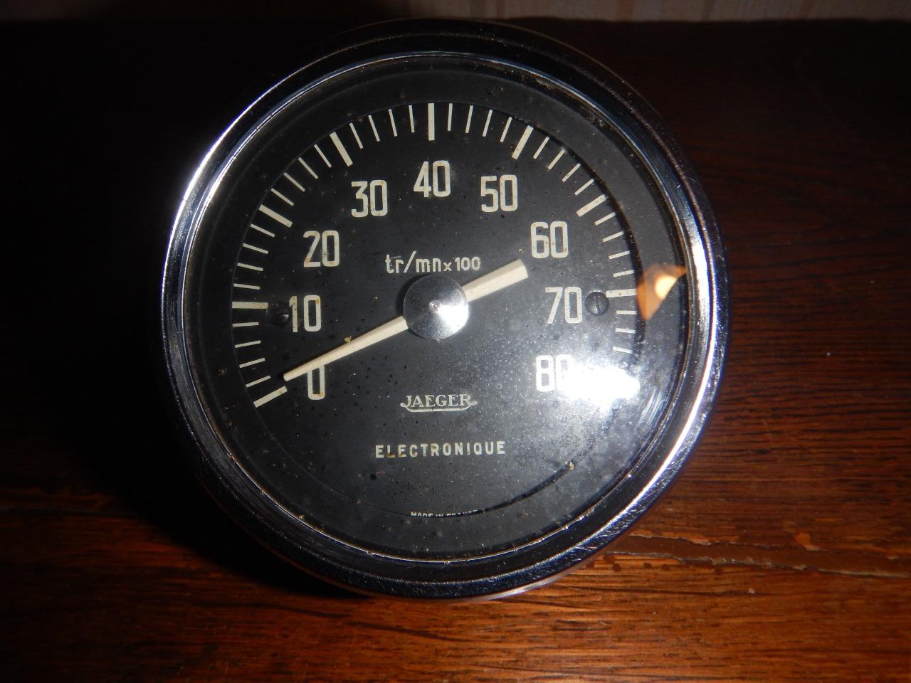 Compte-tours RENAULT 8 (R8) LesAnciennes.com