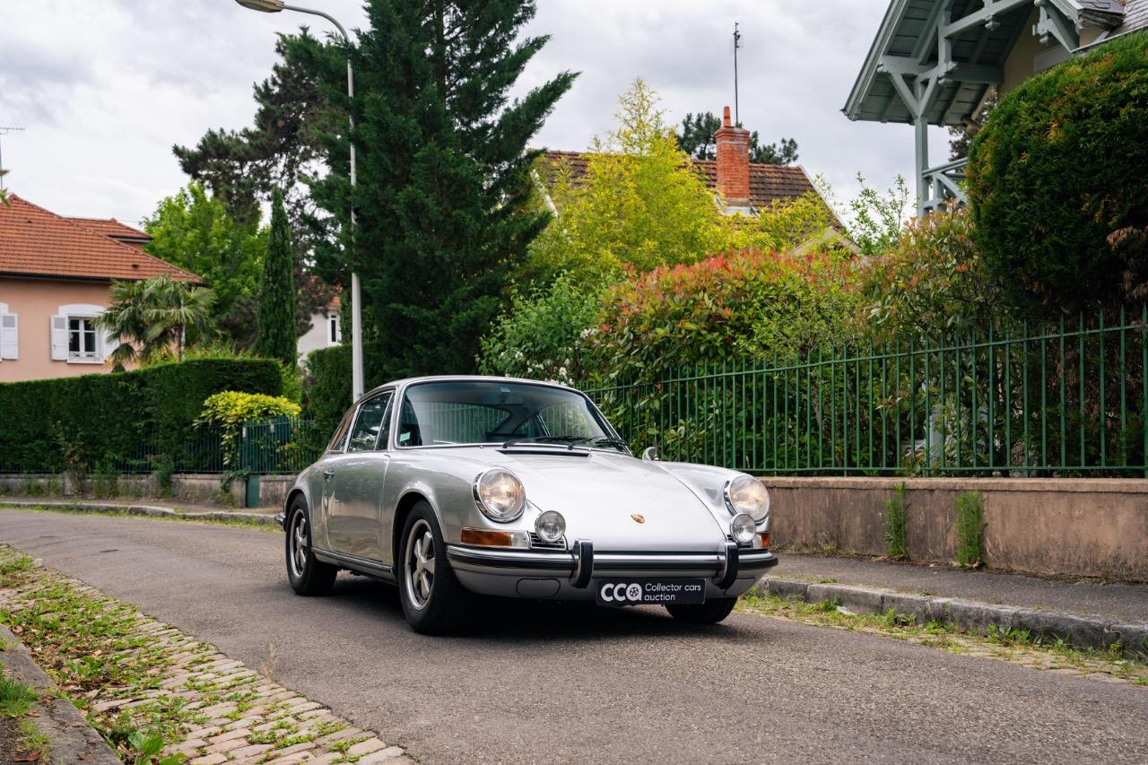 PORSCHE 911 2.2L E coupé - 1971 LesAnciennes.com