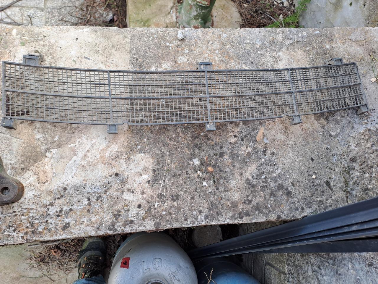 Grille de baie PEUGEOT 504 Ti7 LesAnciennes.com