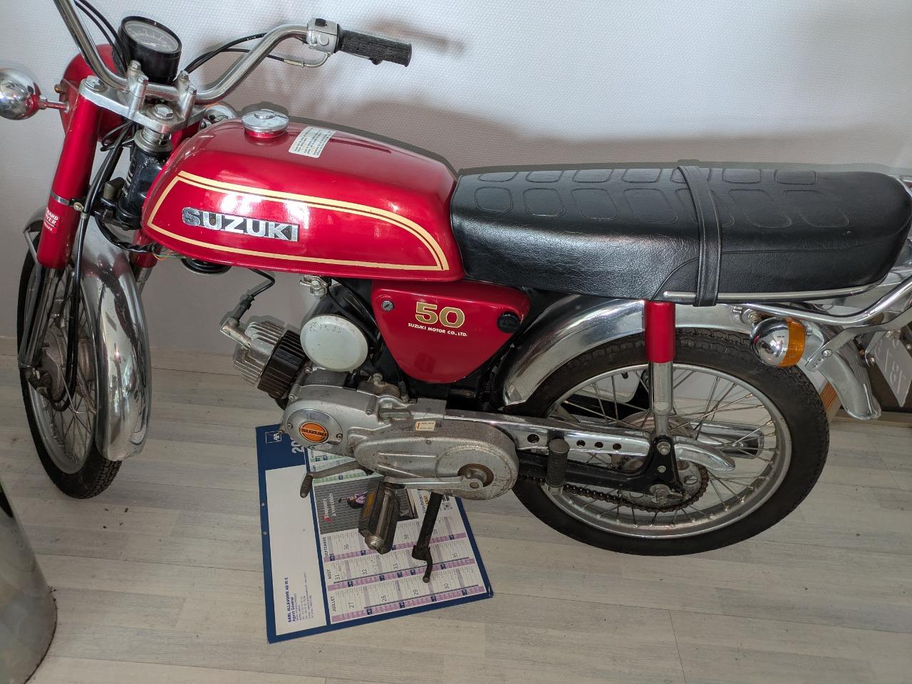 SUZUKI A50P - 1974 LesAnciennes.com