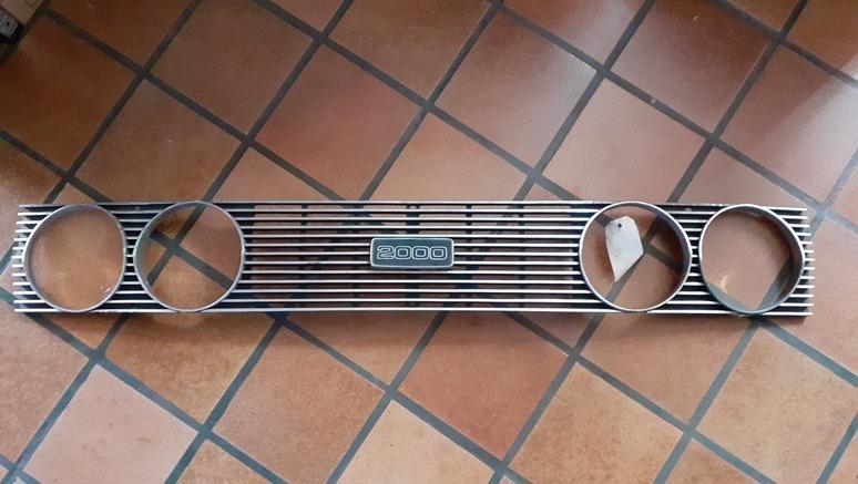 Calandre TRIUMPH 2000 LesAnciennes.com