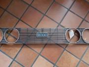 image_0-Calandre TRIUMPH 2000