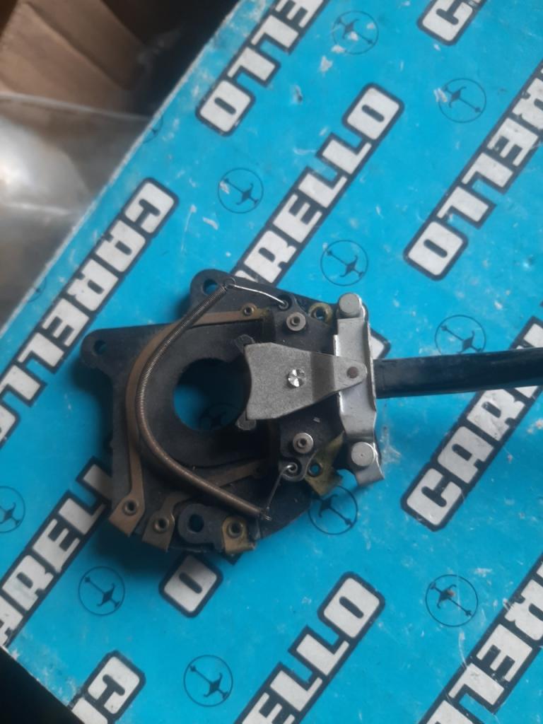 Commodo PEUGEOT 204 LesAnciennes.com