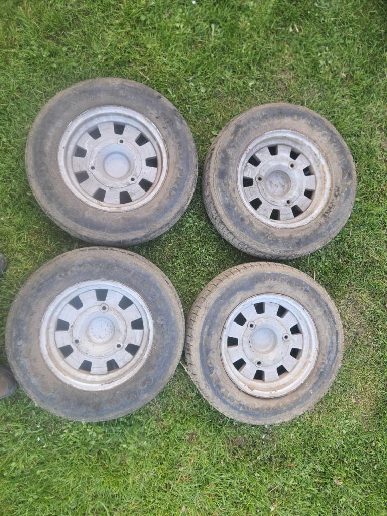 Jantes RENAULT 8 (R8) LesAnciennes.com